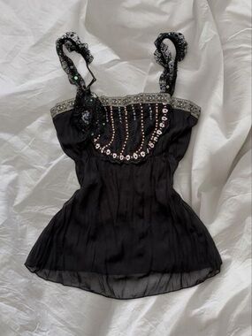 Gorgeous vintage Caramel Black lace top
